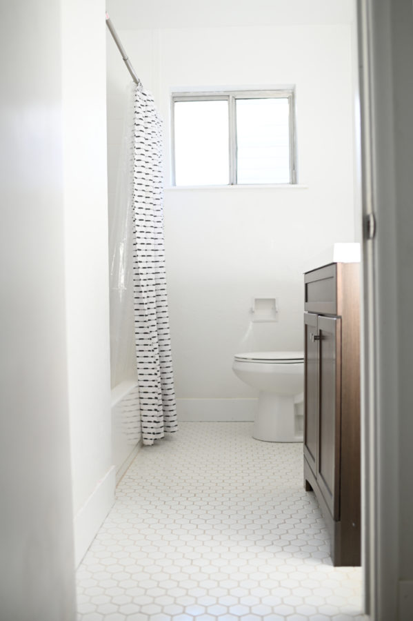 Weekend DIY: A Quic Bathroom Refresh - SG Style